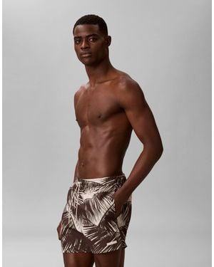 Calvin Klein – kurze badeshorts mit palmenmuster - Braun