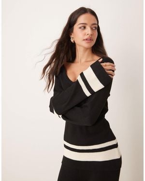 Pretty Lavish V Neck Contrast Knit Sweater Co-ord - Black