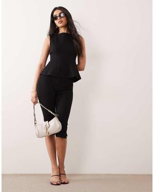 GOOD AMERICAN Soft Stretch Ponte Pull On Capris Co-Ord - Black