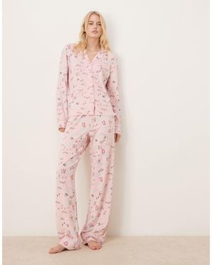 ASOS Asos design tall - pyjama ultra-doux avec pantalon et chemise à manches longues et liserés contrastants - imprimé ski - Rose