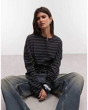 Weekday Top Serafino A Maniche Lunghe Con Vita Stretta A Righe Grigie - Nero