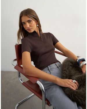TOPSHOP Hochgeschlossenes ripp-top mit durchgehendem reißverschluss und kurzen ärmeln - Braun