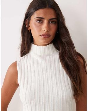 ASOS Fijngebreide Geribbelde Hoogsluitende Tanktop - Wit