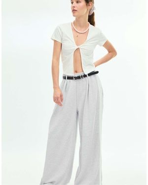 Stradivarius T-Shirt Met Knoopdetail En Korte Mouwen - Wit