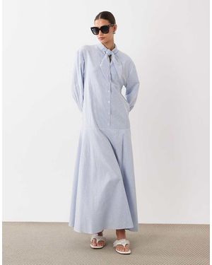 ASOS Vestito Camicia Lungo Gessato Con Collo A Sciarpa - Bianco