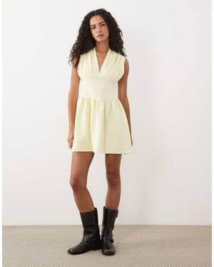 ASOS Vestito Corto Con Maniche Corte E Vita Stretta Mini - Neutro