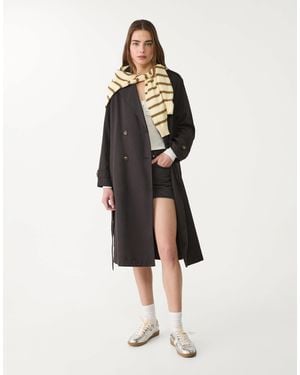 Stradivarius – langer, fließender trenchcoat - Weiß