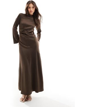 Closet Robe longue en satin drapé à manches longues - chocolat - Marron