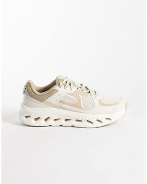 On Shoes Cloudtilt Arc All Day Trainers - White