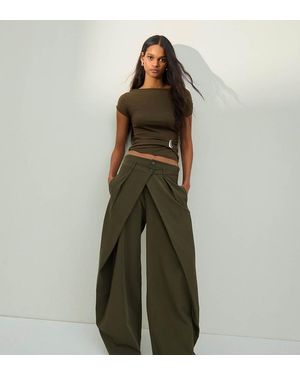 Bershka Barrel Trousers With Pleats - Green
