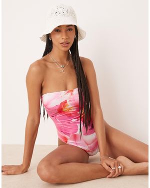 Stradivarius – trägerloser badeanzug mit blumenmuster - Pink