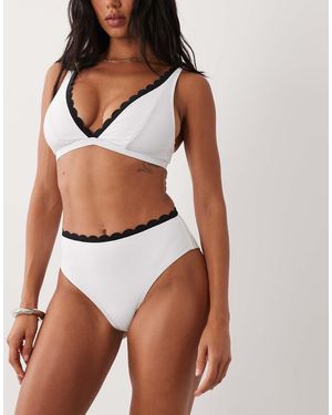 Peek & Beau Bikinibroekje Met Hoge Taille En Contrasterende Geschulpte Rand - Wit
