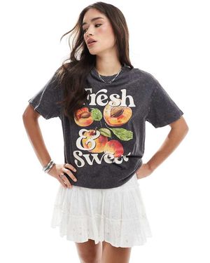 New Look T-Shirt Grigia Lavaggio Acido Oversize Con Stampa Di Pesche - Grigio