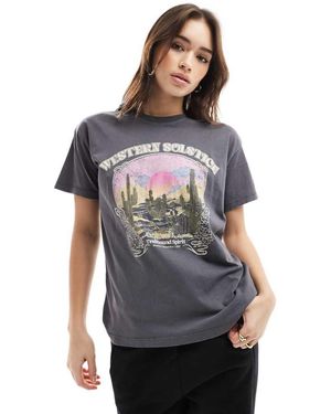 Pull&Bear T-Shirt Met Grafische Western-Print - Grijs