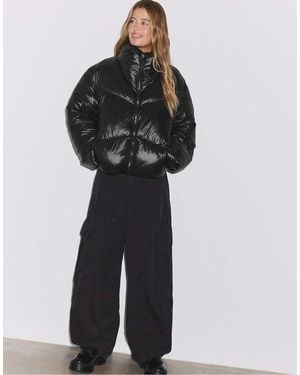 Stradivarius Cropped Jack Met Hoge Hals En Vulling - Zwart