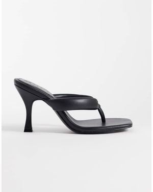 ASOS Sandalias De Tacón Tipo Tanga Con Puntera Acolchada En - Negro