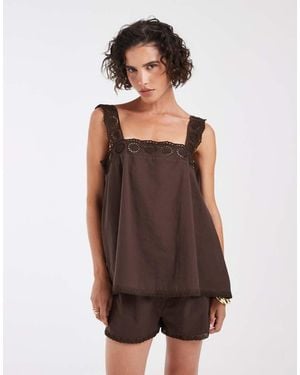 ASOS Top Met Babydoll-Pasvorm En Kanten Afwerking - Bruin