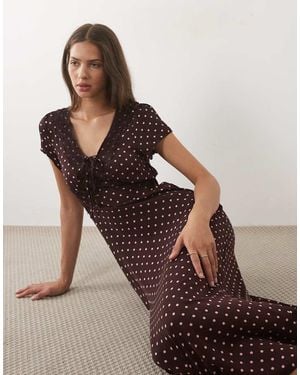 Brave Soul Vestito Midi Allacciato Sul Davanti Bordeaux A Pois Con Dettagli - Marrone