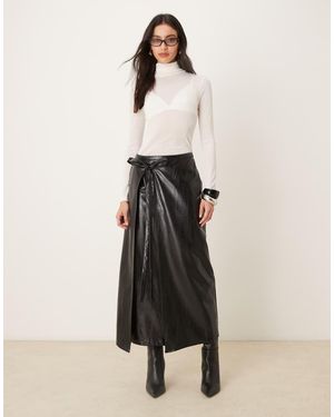 Ghospell Falda Midi Negra Cruzada Con Detalle De Lazada De Cuero Sintético De - Neutro