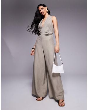 ASOS – jumpsuit mit streifen, geraffter taille und v-ausschnitt - Grau