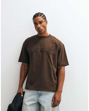 ASOS T-Shirt Squadrata E Comoda Con Stampa Applicata E Bordi Grezzi - Marrone