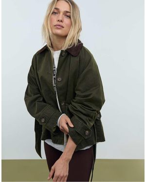 Stradivarius Short Waxed Trench Coat With Belt - Green