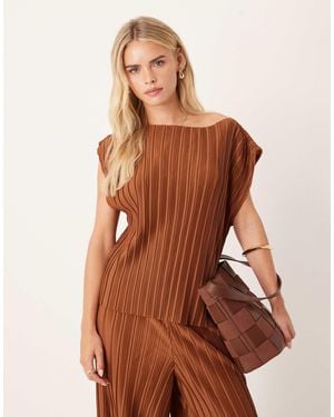 Vila Slash Neck Plisse Top Co-ord - Brown
