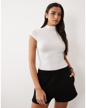 4505 Active Quick Dry Slim Fit T-Shirt With Mock Neck - White