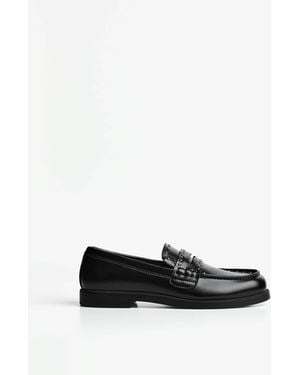 Bershka – mit nieten besetzte loafer - Weiß