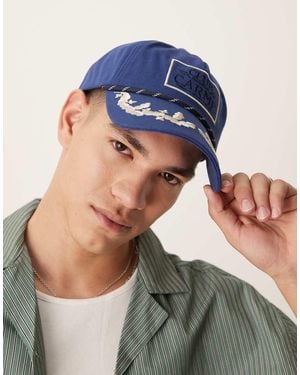 ASOS Pet Met Barokke Borduursels, 'Club Carme' Print En Touwdetail - Blauw