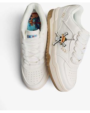 Bershka Baskets style skate à motif one piece - Blanc