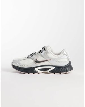 Nike V5 Rnr Sneakers - White