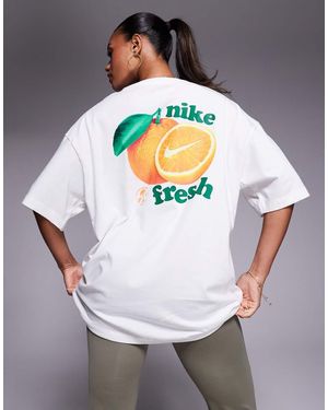 Nike Camiseta Blanca Extragrande Con Logo De Frutas De - Gris