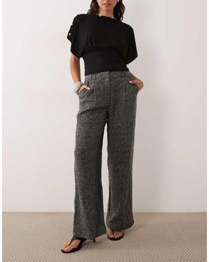 Aware Pantaloni Co-Ord A Gamba Larga Con Piega Sul Davanti, A Quadri Neri - Nero