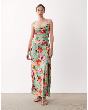 Hope & Ivy Robe caraco longue en satin à fleurs - Blanc