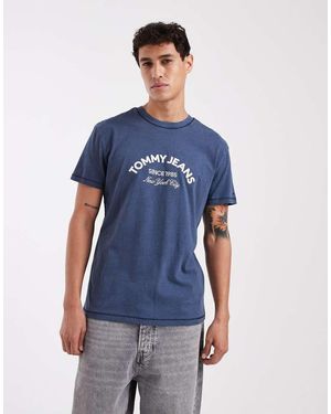 Tommy Hilfiger Camiseta Azul Oscuro Con Logo Arqueado En El Centro De