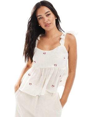 New Look Ditsy Floral Tie Strap Cami Top - White