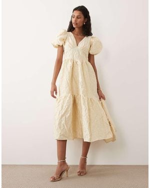 Sister Jane Vestido Midi Escalonado Con Mangas Abullonadas De Jacquard Yarrow - Neutro