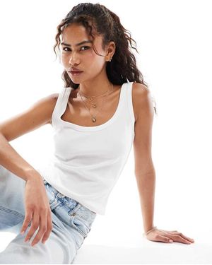 Miss Selfridge Top De Tirantes Con Cuello Ancho De Canalé De - Blanco