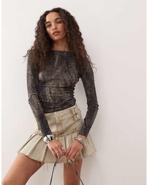 Weekday Top Estampado De Manga Larga Con Cuello Barco De Tejido Rugoso De - Gris