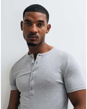 ASOS T-Shirt Attillata Serafino - Grigio