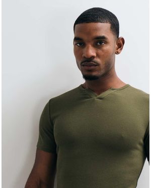 ASOS Camiseta De Corte Ajustado Con Cuello Con Abertura En Canalé Caqui-Verde