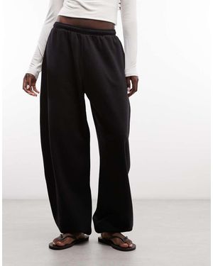 Weekday Jogger Con Bajos Vueltos - Negro