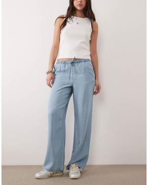 Jdy – mira – schlupfjeans aus hellem denim mit mittelhohem bund und weitem bein - Blau