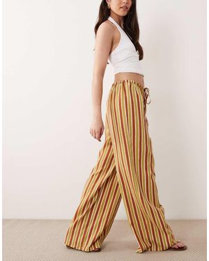 Wednesday's Girl Gestreepte Broek Met Wijde Pijpen En Strikdetail - Naturel