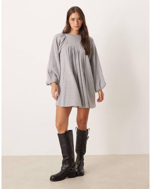 ASOS – kurzes babydoll-keid aus bouclé - Grau