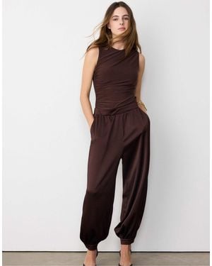 Stradivarius – neckholder-jumpsuit aus satin - Lila