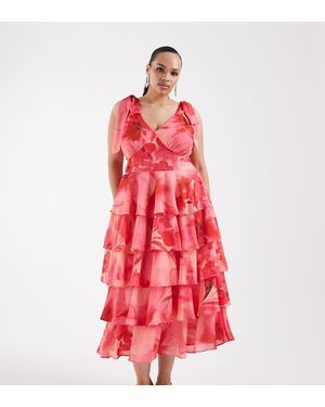 Pretty Lavish Curve Vestido Semilargo Rojo Con Estampado Floral, Lazadas En Los Hombros Y Volantes Florie De