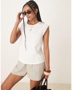 Jdy T-Shirt Bianca Con Maniche Ad Aletta E Finiture All'Uncinetto - Bianco