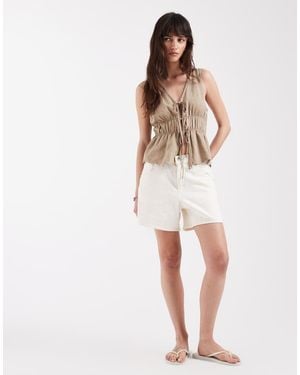 Levi's Denim Short Tot Halverwege De Dij Met Riempje - Wit